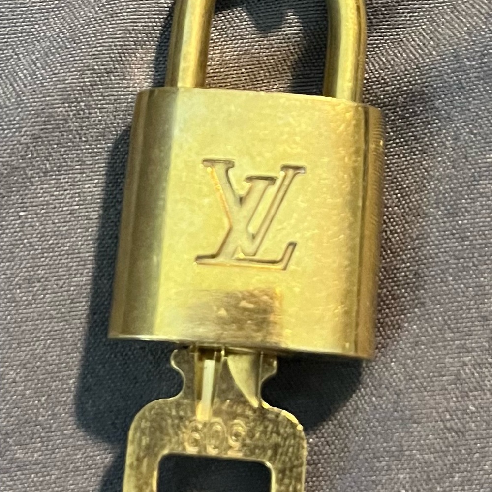 Louis Vuitton Lock with key and unbranded chain